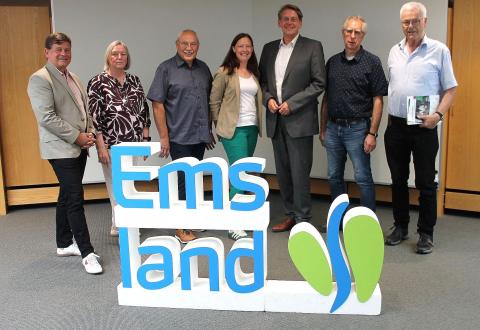 Der Vorstand der Telefonseelsorge Emsland/Grafschaft Bentheim hat sich im Juli mit dem Landrat Marc- Andre Burgdorf zu einem Empfang beim Landkreis getroffen. 